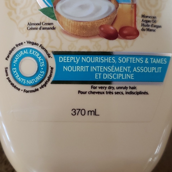 3/$15 😍 GARNIER WHOLE BLENDS SHAMPOO - Picture 3 of 4